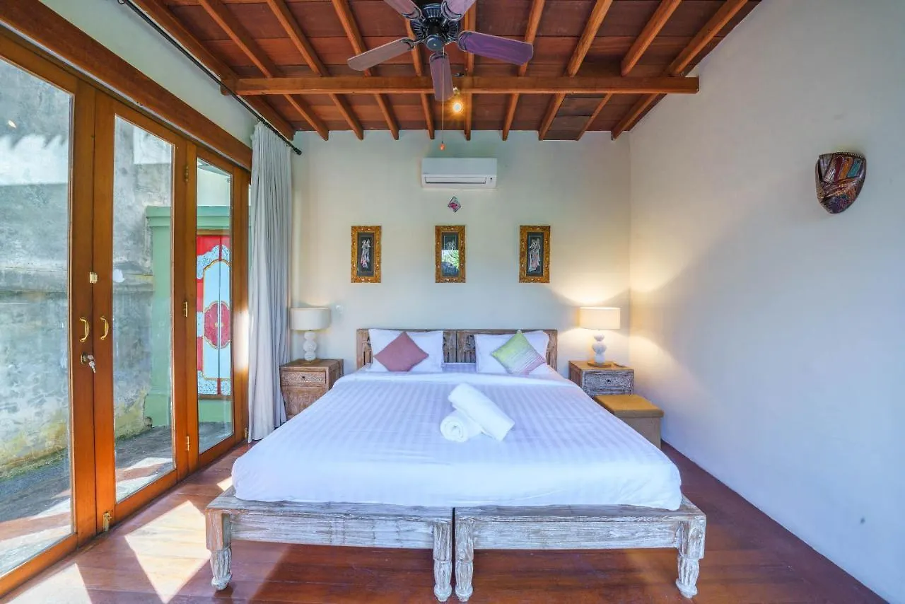 Villa Santhi - Beautiful Villa With Large Pool In Seminyak  세미냑