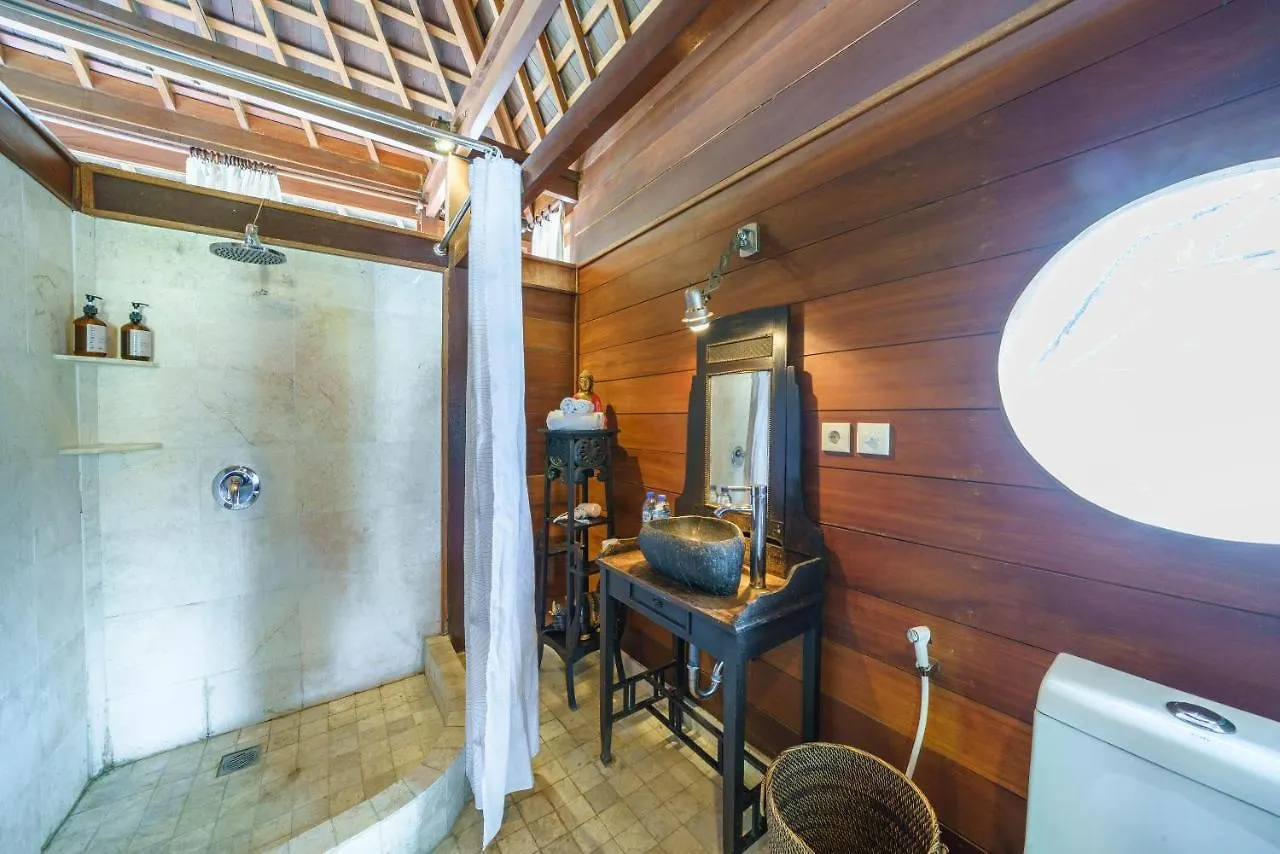 Villa Santhi - Beautiful Villa With Large Pool In Seminyak