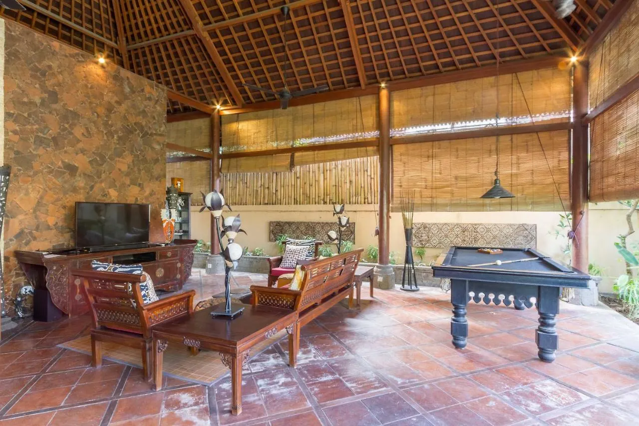 Villa Santhi - Beautiful Villa With Large Pool In Seminyak  세미냑