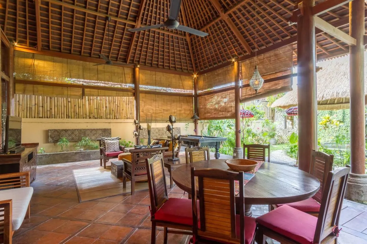 Villa Santhi - Beautiful Villa With Large Pool In Seminyak