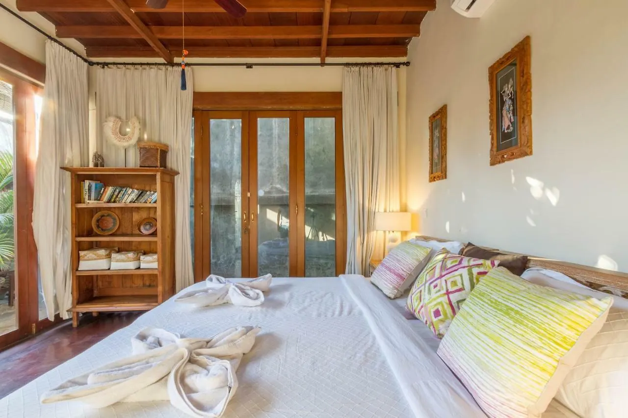 Villa Santhi - Beautiful Villa With Large Pool In Seminyak