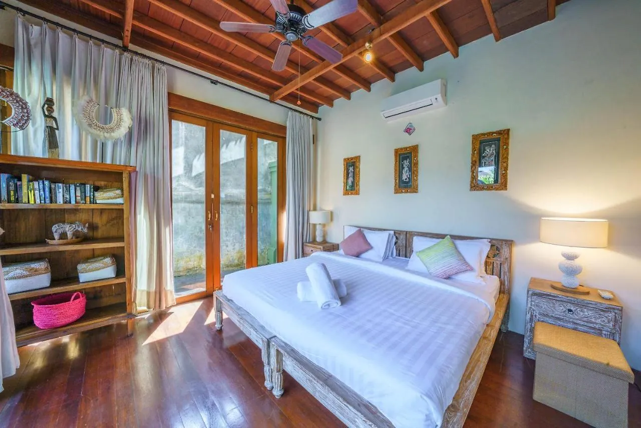Villa Santhi - Beautiful Villa With Large Pool In Seminyak